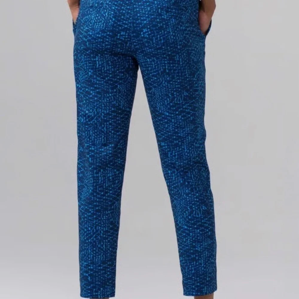 Lululemon Athletica Woman’s Athleisure  Jet Crop Blue Geometric Jogger Pants